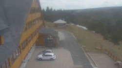 Parkoviště a hlavní vchod