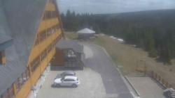 Parkoviště a hlavní vchod