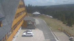 Parkoviště a hlavní vchod