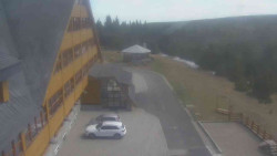 Parkoviště a hlavní vchod