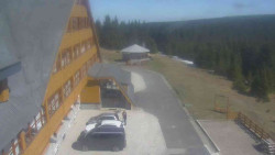 Parkoviště a hlavní vchod