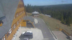 Parkoviště a hlavní vchod