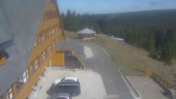 Parkoviště a hlavní vchod