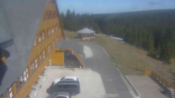 Parkoviště a hlavní vchod