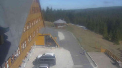 Parkoviště a hlavní vchod