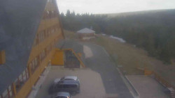 Parkoviště a hlavní vchod