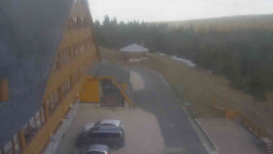 Parkoviště a hlavní vchod
