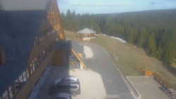 Parkoviště a hlavní vchod