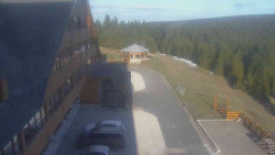 Parkoviště a hlavní vchod