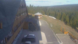 Parkoviště a hlavní vchod