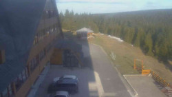 Parkoviště a hlavní vchod