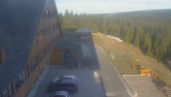 Parkoviště a hlavní vchod