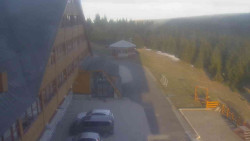 Parkoviště a hlavní vchod