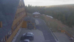 Parkoviště a hlavní vchod
