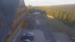 Parkoviště a hlavní vchod