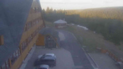 Parkoviště a hlavní vchod