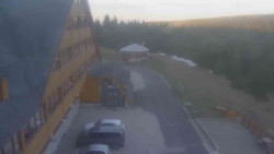 Parkoviště a hlavní vchod