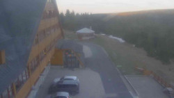 Parkoviště a hlavní vchod