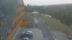 Parkoviště a hlavní vchod