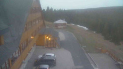 Parkoviště a hlavní vchod