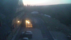 Parkoviště a hlavní vchod