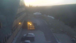 Parkoviště a hlavní vchod