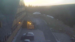 Parkoviště a hlavní vchod