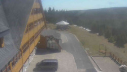 Parkoviště a hlavní vchod