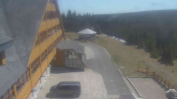 Parkoviště a hlavní vchod