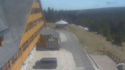 Parkoviště a hlavní vchod