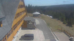 Parkoviště a hlavní vchod