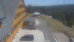 Parkoviště a hlavní vchod