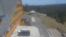Parkoviště a hlavní vchod