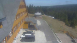 Parkoviště a hlavní vchod