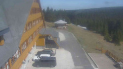 Parkoviště a hlavní vchod