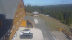 Parkoviště a hlavní vchod