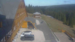 Parkoviště a hlavní vchod