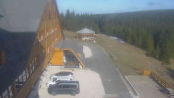 Parkoviště a hlavní vchod