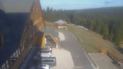 Parkoviště a hlavní vchod