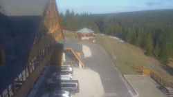 Parkoviště a hlavní vchod