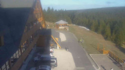 Parkoviště a hlavní vchod