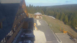 Parkoviště a hlavní vchod