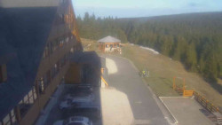 Parkoviště a hlavní vchod