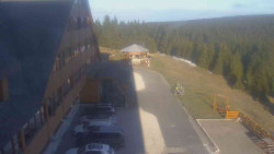 Parkoviště a hlavní vchod