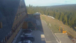 Parkoviště a hlavní vchod