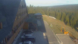 Parkoviště a hlavní vchod