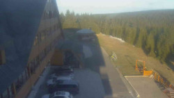 Parkoviště a hlavní vchod