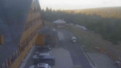 Parkoviště a hlavní vchod