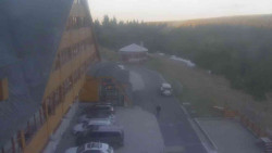 Parkoviště a hlavní vchod