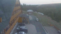 Parkoviště a hlavní vchod